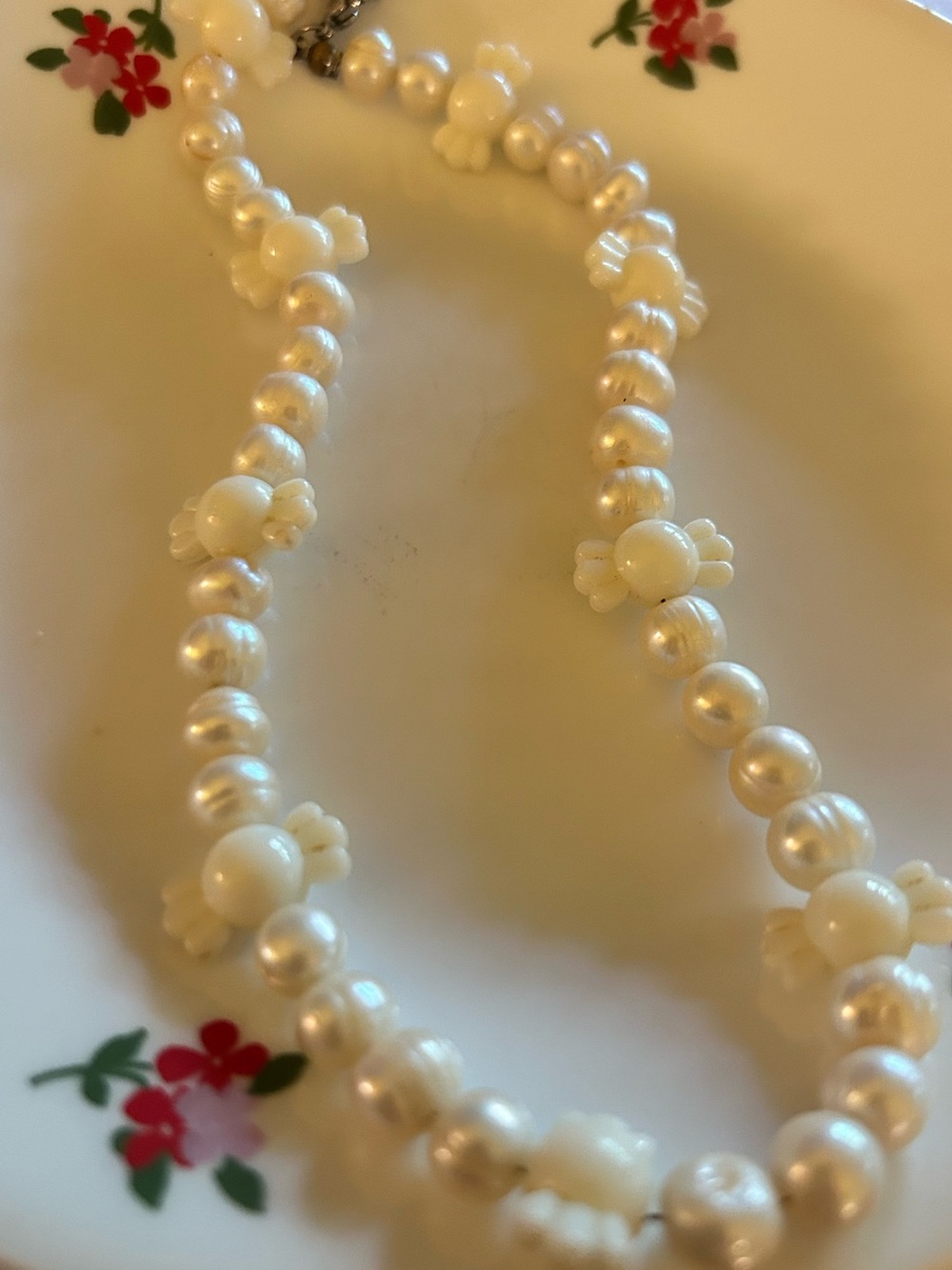 Vintage Classic White Freshwater Pearl & Glass Candy Bead Necklace silver tone
